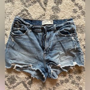 Abercrombie women’s high rise distressed shorts